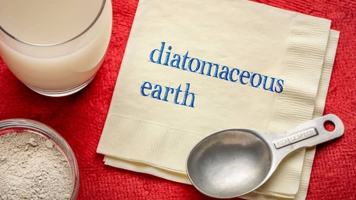  Can you mix diatomaceous earth with water and spray it?
