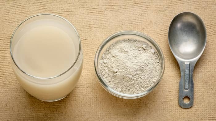  How do you apply diatomaceous earth at home?